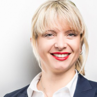 Porträtfoto von Dr. Sandra Wolf