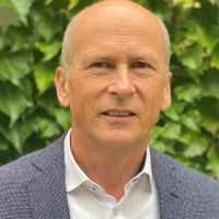 portrait of Prof. Dr. Frank Miletzky