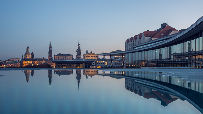 Der 1-Tages-Refresher-Kurs stellt den von der S3-Leitlinie geforderten periodischen Auffrischungskurs dar und folgt dem speziell von der DEGEA entwickelten Curriculum. Der theoretische Teil umfasst die Verfahren der Analgosedierung, das Notfallmanagement
